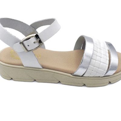sandalia tira blanco y metal