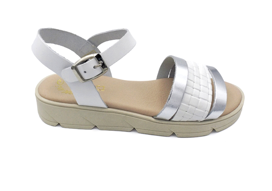 sandalia tira blanco y metal